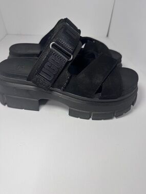 UGG Ashton Platform Slide in Black, Sz 7, Summer, Edgy, Maximalism